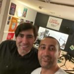 Photo de Bogdan et Mehdi dans le studio