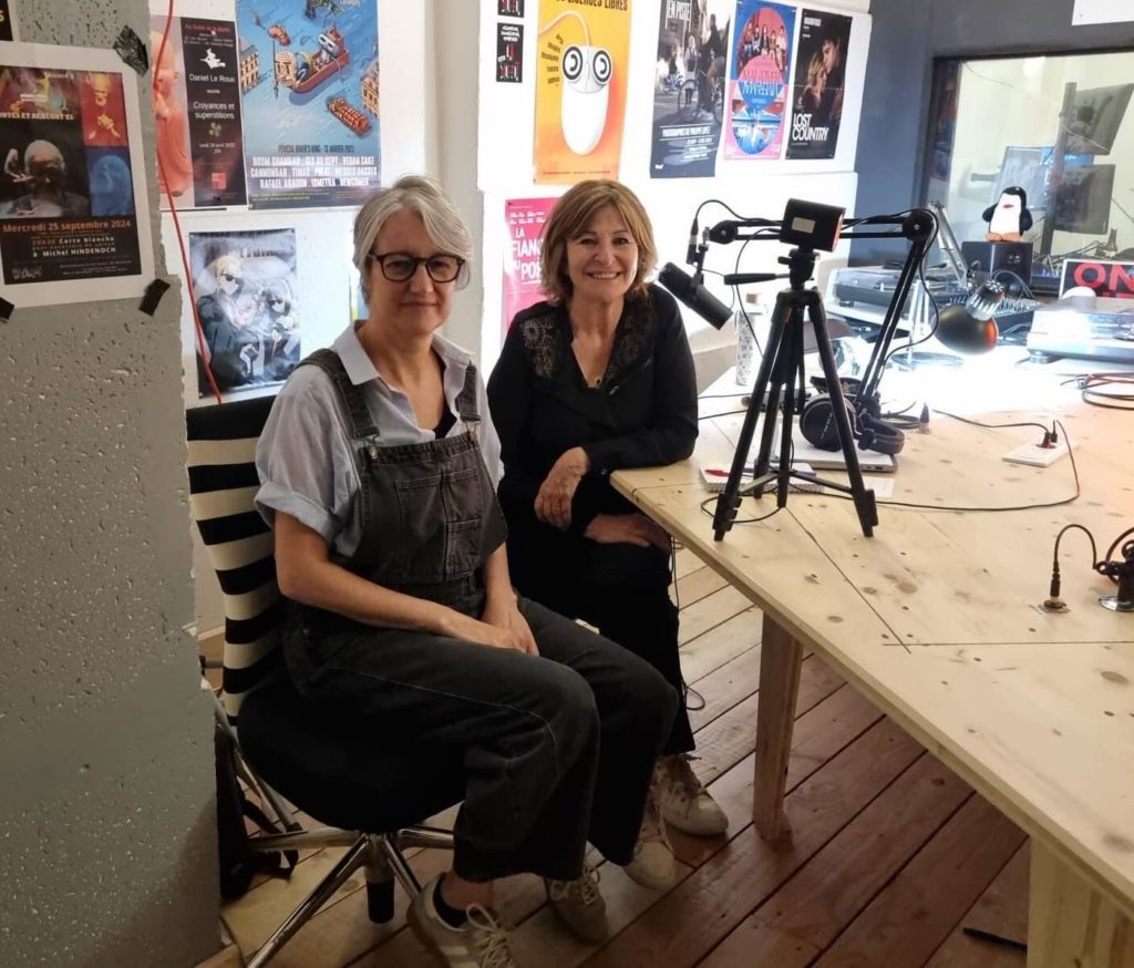 Julie et Michelle Zouari au plateau de la radio